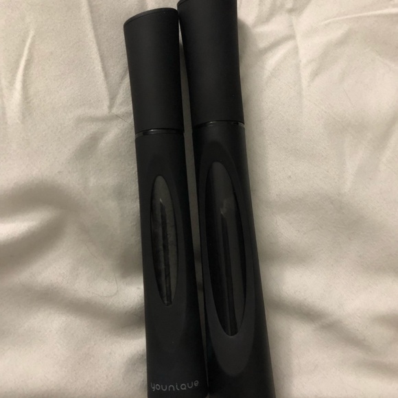 Younique mascara 3D fiber mascara - Picture 1 of 2